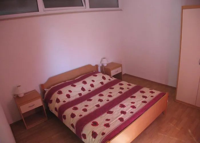 Апартаменты With A Parking Space Bol, Brac - 12474 *