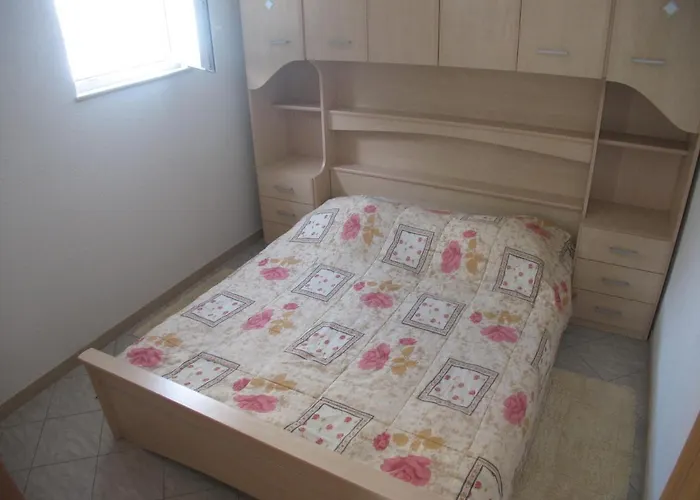 Апартаменты With A Parking Space Bol, Brac - 12474 *